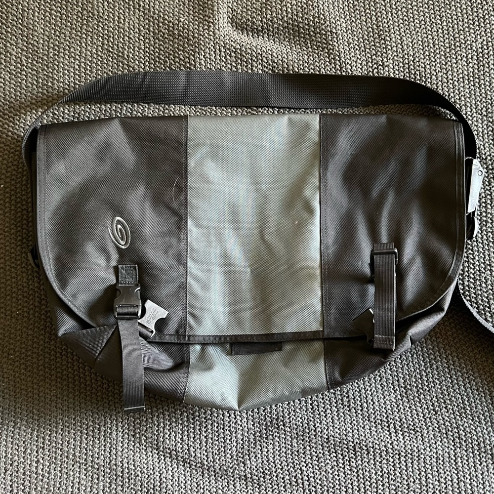 Timbuk2 Classic Messenger Bag size Large